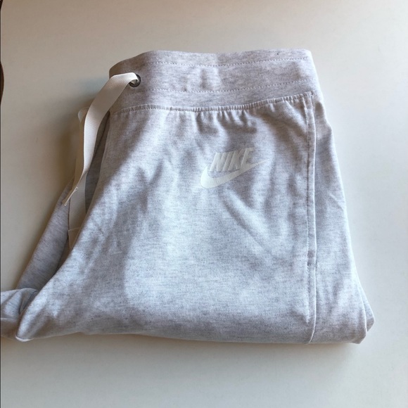 Nike brand New soft cropped pants💖 - Picture 2 of 11